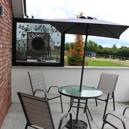 Contemporary Countryside Home Dromore  ภายนอก รูปภาพ
