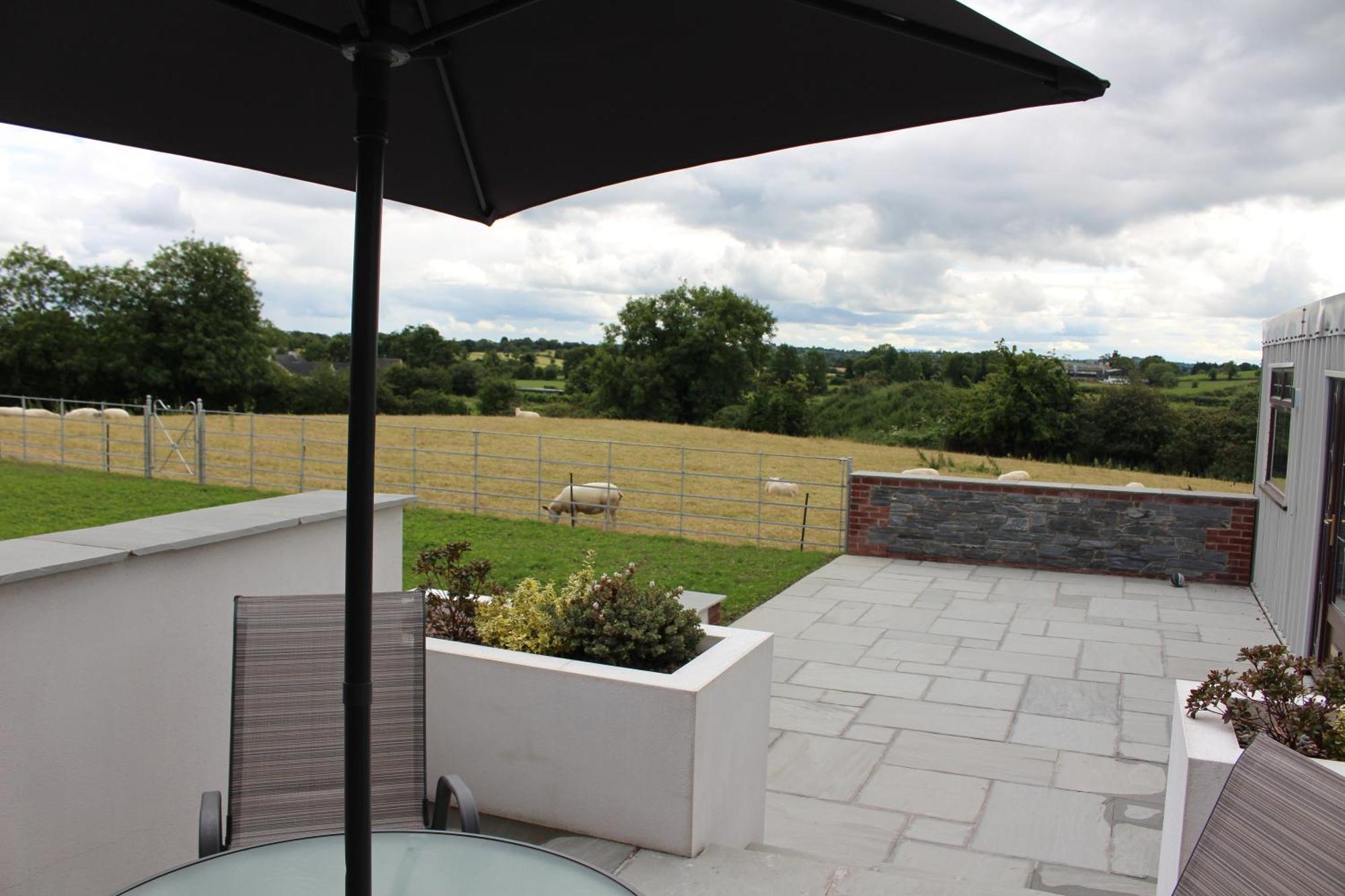 Contemporary Countryside Home Dromore  ภายนอก รูปภาพ